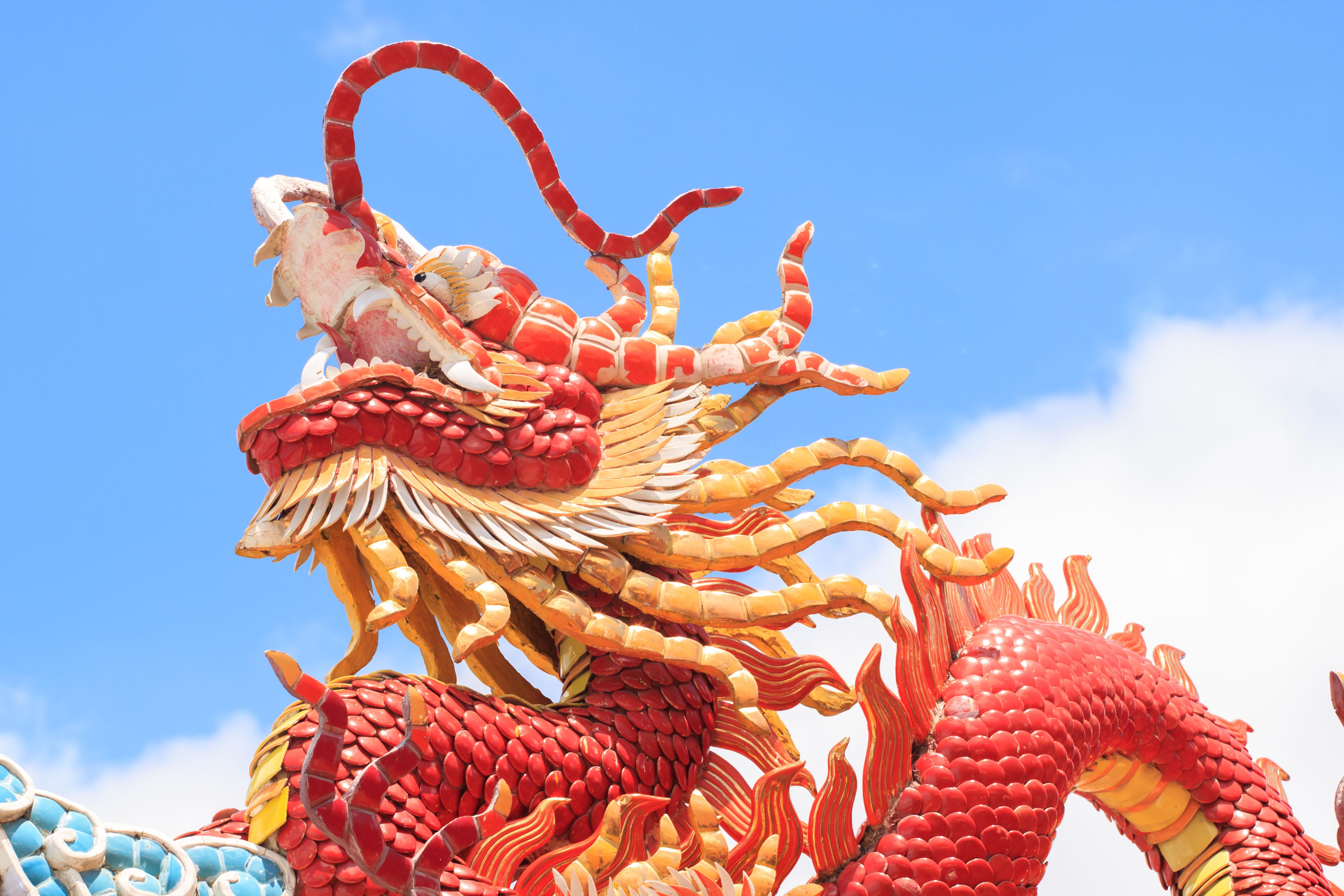 Le dragon chinois enflamme la ville