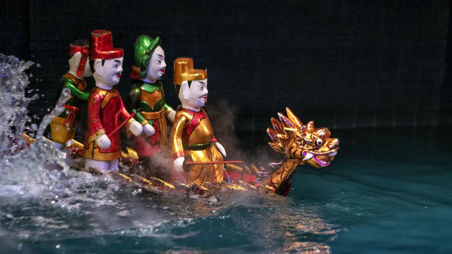 le spectacle fascinant des marionnettes sur l'eau