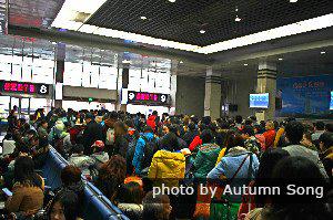 Crowded Chinese railway station